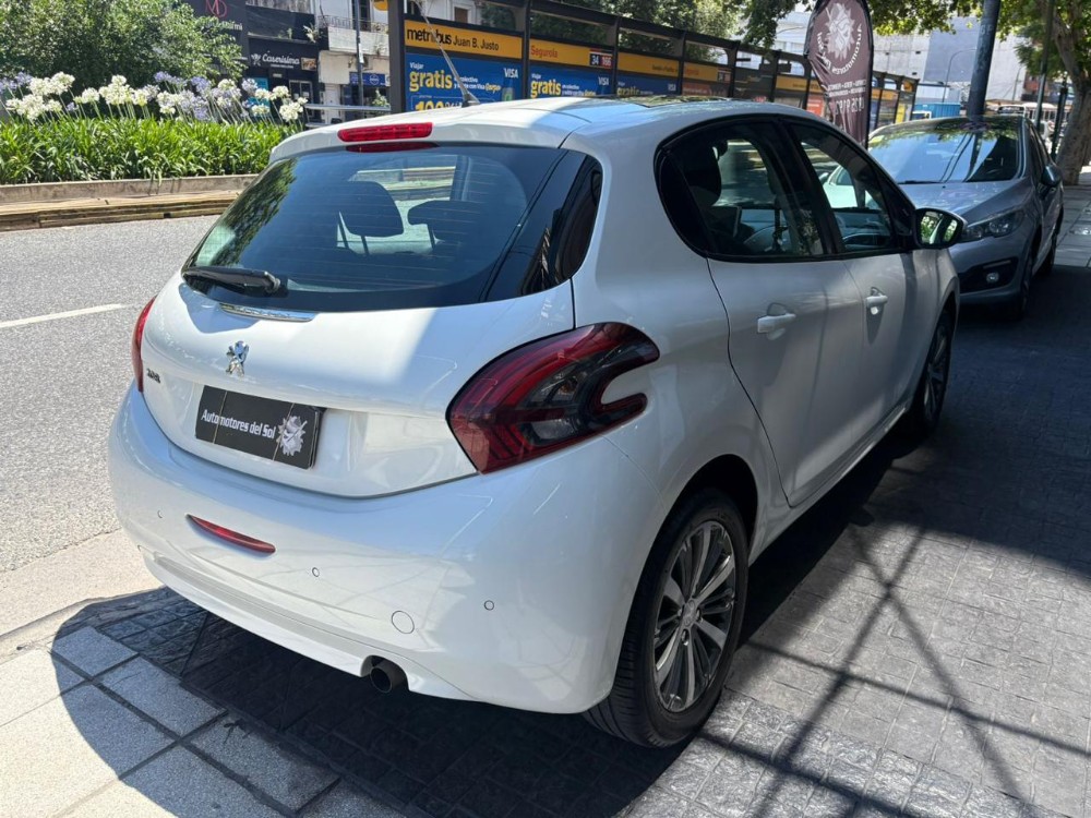 Peugeot 208 Feline — foto 4